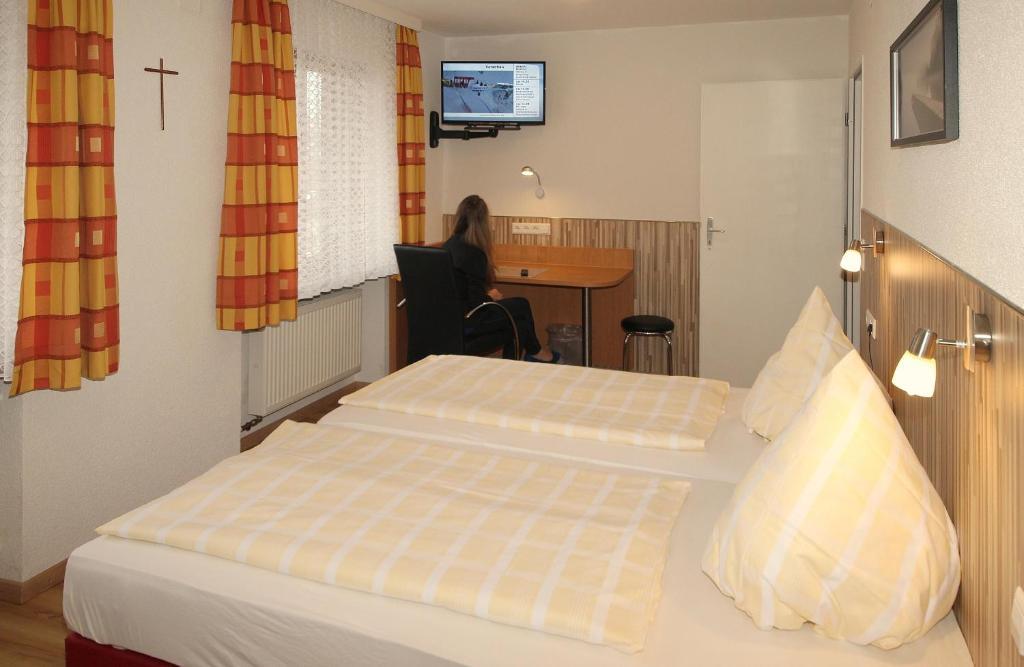 Hotel Krone Stuehlingen - Das Tor Zum Suedschwarzwald מראה חיצוני תמונה